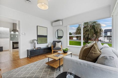 Photo of property in 1/14 Westwell Road, Belmont, Auckland, 0622