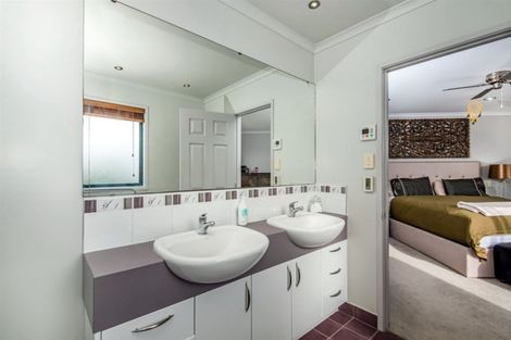 Photo of property in 166a Upper Harbour Drive, Greenhithe, Auckland, 0632
