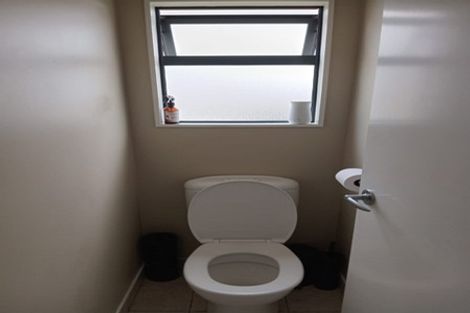 Photo of property in 2 Preston Avenue, Henderson, Auckland, 0610