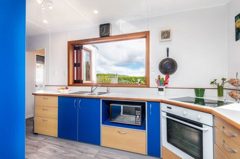 Photo of property in 15 Ruskin Road, Newlands, Wellington, 6037