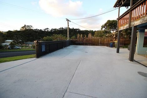 Photo of property in 1 Lowtherhurst Road, Massey, Auckland, 0614