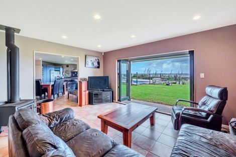 Photo of property in 422 Mclachlan Road, Kaukapakapa, Warkworth, 0984