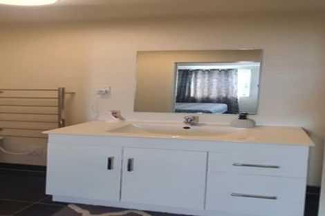 Photo of property in 61 Grove Road, Papakura, 2110