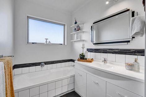 Photo of property in 28a Jules Crescent, Bell Block, New Plymouth, 4312