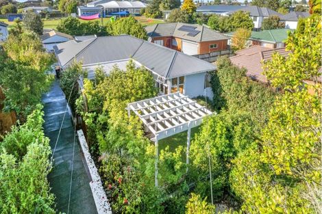 Photo of property in 15 Kingdale Road, Henderson, Auckland, 0610