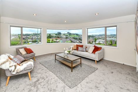 Photo of property in 36 Leburn Crescent, Flat Bush, Auckland, 2016