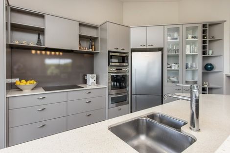 Photo of property in 48 Merlot Drive, Greenmeadows, Napier, 4112