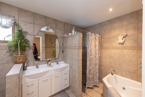 Photo of property in 117 Riverbank Road, Wanaka, 9382