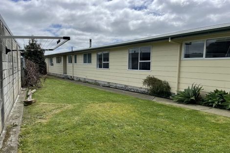Photo of property in 38 Somerset Crescent, Highbury, Palmerston North, 4412