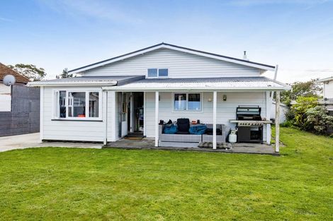 Photo of property in 19 Clifford Street, Hawera, 4610