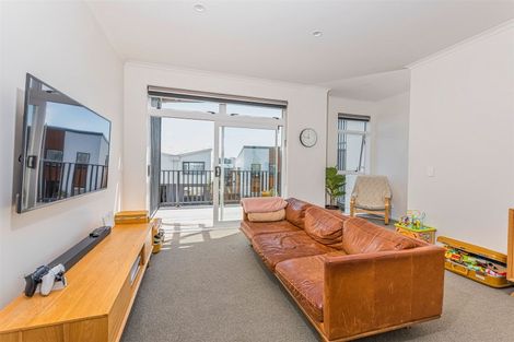 Photo of property in 25 Marine Parade, Hobsonville, Auckland, 0616