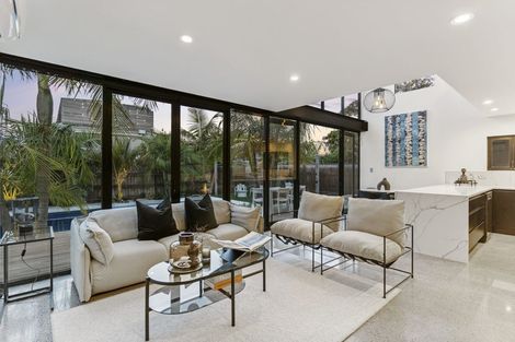 Photo of property in 4 Halyard Place, Te Atatu Peninsula, Auckland, 0610