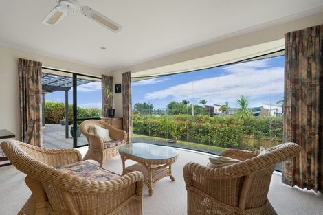 Photo of property in 115 Grovenor Drive, Orewa, 0931