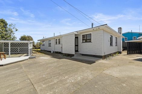 Photo of property in 19 Omori Place, Castlecliff, Whanganui, 4501