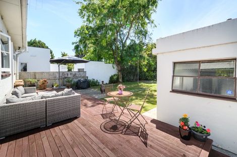 Photo of property in 5 Rangitira Avenue, Palmerston North, 4414