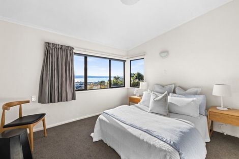 Photo of property in 21 Denholm Road, Hospital Hill, Napier, 4110