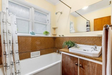 Photo of property in 6 Ernest Street, Ranui, Porirua, 5024