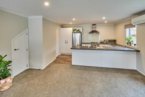 Photo of property in 20u7 Glanmire Road, Newlands, Wellington, 6037