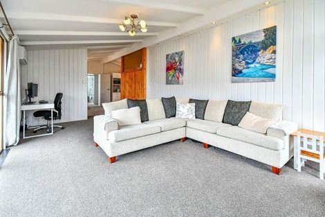 Photo of property in 8 Booker Place, Weymouth, Auckland, 2103