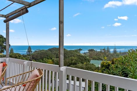 Photo of property in 27 Domain Crescent, Muriwai, Waimauku, 0881