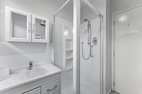 Photo of property in 1/4 Waterloo Road, Milford, Auckland, 0620