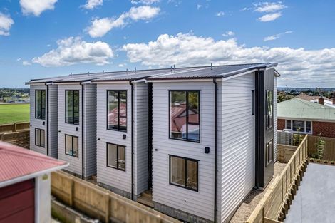 Photo of property in 4/504 Don Buck Road, Massey, Auckland, 0614