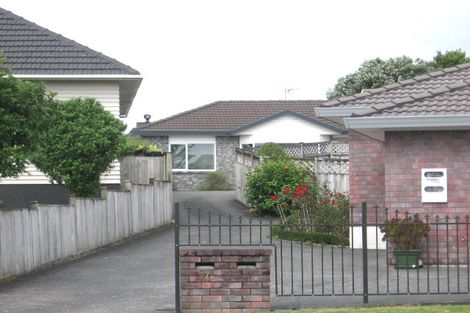 Photo of property in 77 Edmonton Road, Henderson, Auckland, 0612
