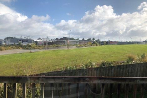 Photo of property in 7 Rook Place, Unsworth Heights, Auckland, 0632