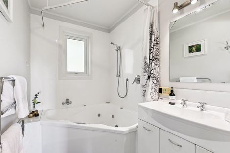 Photo of property in 9 Balmain Street, Newlands, Wellington, 6037