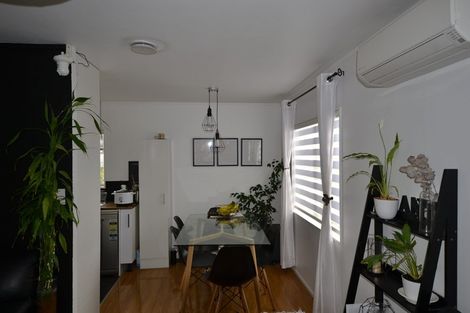 Photo of property in 10 Rook Place, Unsworth Heights, Auckland, 0632