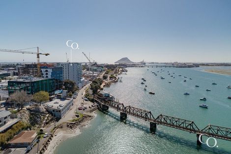 Photo of property in 72 Devonport Road, Tauranga, 3110
