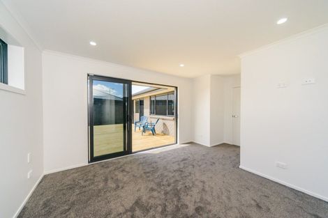 Photo of property in 1 Rangeview Drive, Kelvin Grove, Palmerston North, 4414