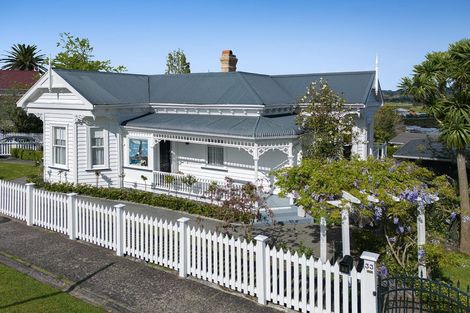 Photo of property in 33 Garfield Road, Helensville, 0800