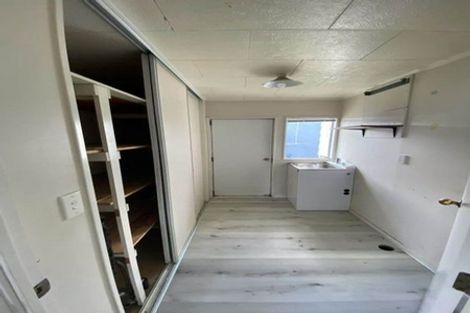 Photo of property in 14 Wren Place, Unsworth Heights, Auckland, 0632