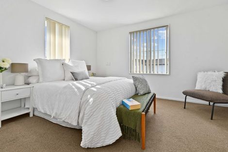 Photo of property in 5 Opito Way, East Tamaki, Auckland, 2013