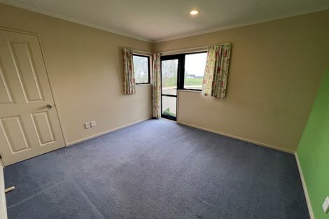 Photo of property in 35 Ruapehu Drive, Fitzherbert, Palmerston North, 4410