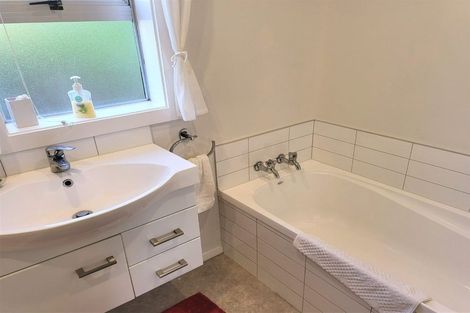 Photo of property in 90 Eden Street, Island Bay, Wellington, 6023