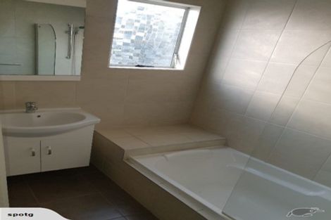 Photo of property in 8 Hinekohu Street, New Lynn, Auckland, 0600