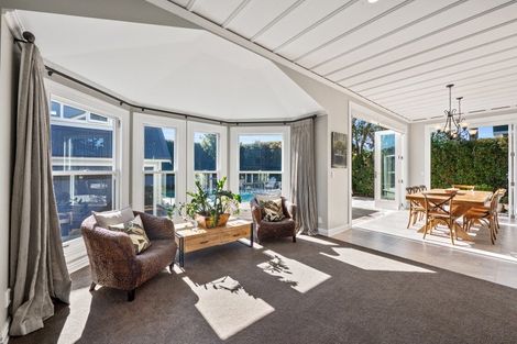 Photo of property in 9 Tui Glen Road, Birkenhead, Auckland, 0626