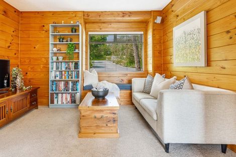Photo of property in 8 Buckleys Track, Paremoremo, Auckland, 0632
