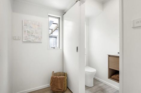 Photo of property in 2/128 Lynn Road, Bayview, Auckland, 0629