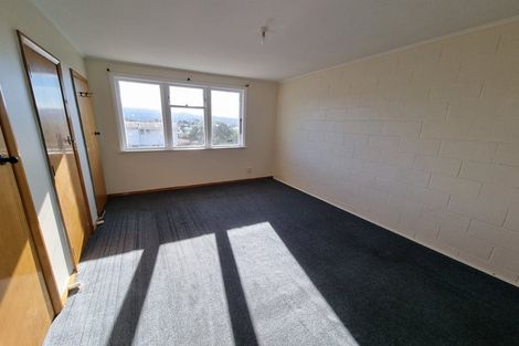 Photo of property in 66- 68 Waihora Crescent, Waitangirua, Porirua, 5024