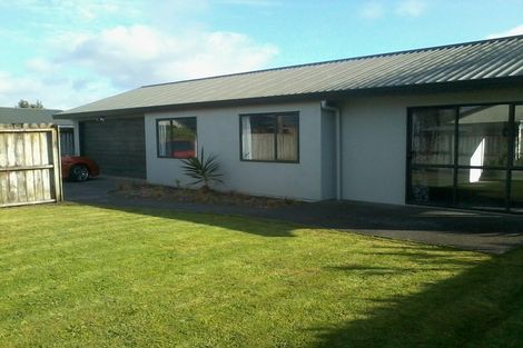 Photo of property in 12 O'sullivan Place, Waiuku, 2123