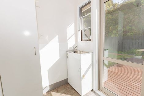 Photo of property in 15 Somes Crescent, Newlands, Wellington, 6037