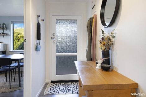 Photo of property in 22 Bartlett Grove, Tawa, Wellington, 5028
