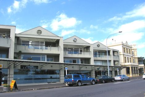 Photo of property in 2/2b Queens Parade, Devonport, Auckland, 0624