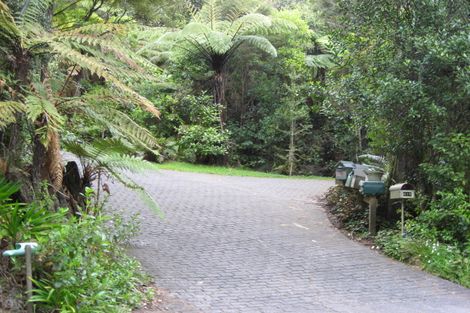Photo of property in 416a Scenic Drive, Waiatarua, Auckland, 0612