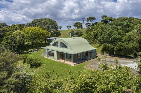 Photo of property in 379 Kiwitahi Road, Helensville, 0875