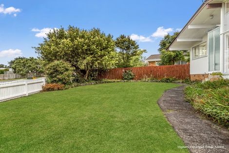 Photo of property in 28 Eyre Street, Henderson, Auckland, 0612