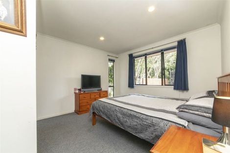 Photo of property in 37 Hewlett Road, Massey, Auckland, 0614
